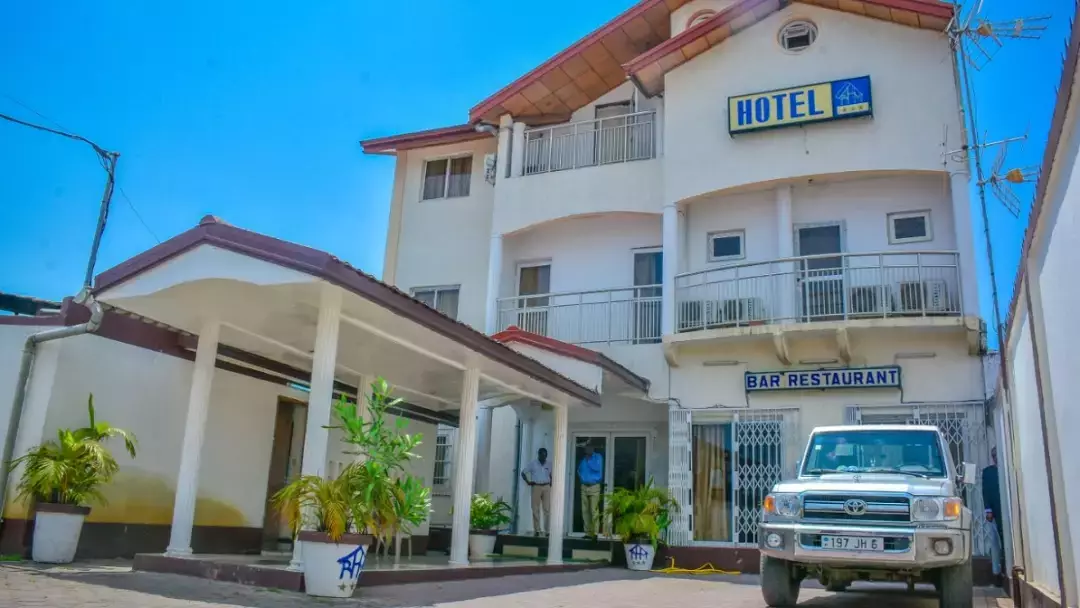 Façade principale de l'hôtel