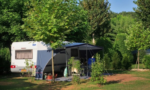 CAMPING PITCH XXL >120m2 2/6 Ppl. - Camping Le Paradis
