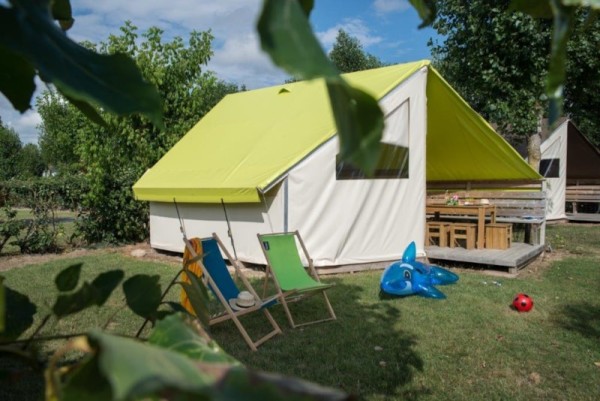 Ecolodge Victoria 2 bedrooms - without toilet blocks- 17m² 2/4 Ppl. - Camping Le Bois Joly