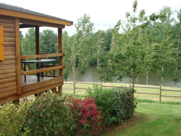 Chalet Premium 34 m² (2 bedrooms) (5 to 10 years old) 5/7 Ppl. - Camping du Lac de Bonnefon