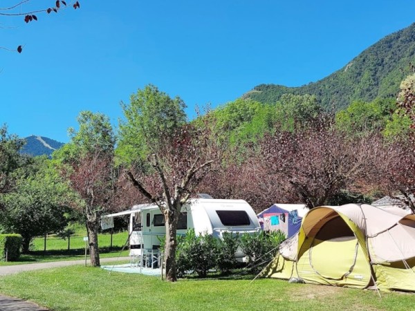 Pitch 2 people and + 2 Ppl. - Camping LE PYRENEEN