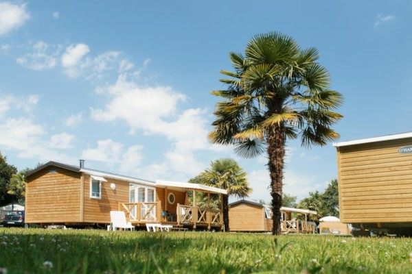 Mobile home - 2 chambres - 1 salle de douche- version confort - 4/5 Pers. - Castel Camping Les Ormes, Domaine & Resort