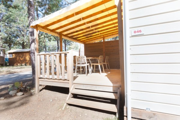 Mobile-home Carmin Confort 31m² (3 chambres) + terrasse couverte + climatisation + TV 6 Pers. - Flower Camping les Chênes Rouges