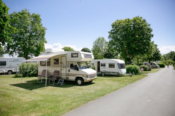 Comfort Package : (pitch :1 tent, caravan or motorhome / 1 car + electricity) 2 Ppl. - Camping Seasonova Saint Michel