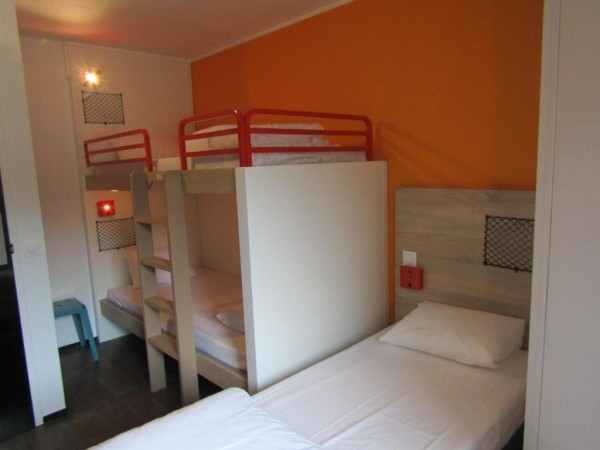 Triple room with shower - Ibis Budget Bourgoin Jallieu Centre