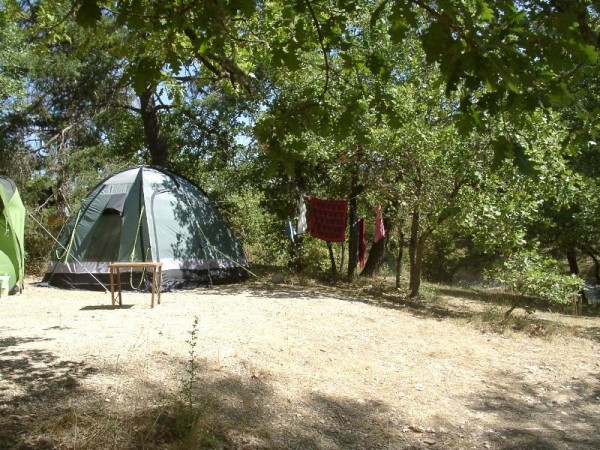 Emplacement camping tente ou caravane avec électricité 2/6 Pers. - SAS Camping de Valsaintes