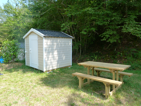 Confort Pitch / 1 car / electricity / water point + wastewater connection / equipment 2/6 Ppl. - Camping Eden Villages L'Océan & Spa