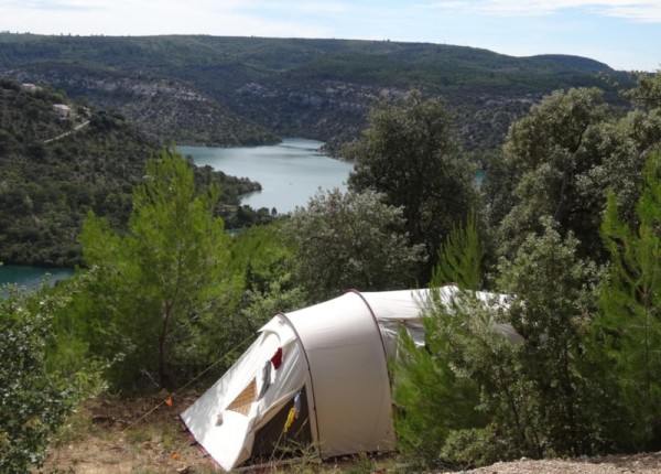 Emplacement POUR TENTE (électricité en option) 1/6 Pers. - Camping naturiste Verdon Provence