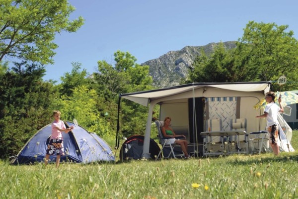 Campingpitch including 2 people, electricity and car 2 Ppl. - RCN les Collines de Castellane