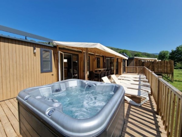 Premium - Les Gorges de Colombières - 61 m2 - 4 bedrooms - 3 bathrooms - spa - Sunday 8 Ppl. - Camping Les Cerisiers du Jaur