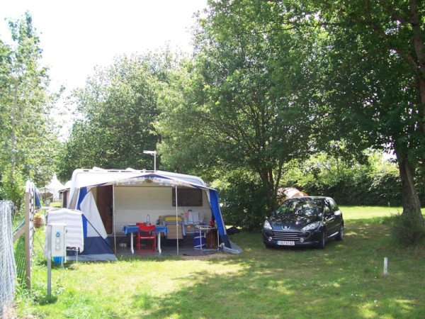 Pitch Standart - car 2 Ppl. - Camping Le Grand Fay