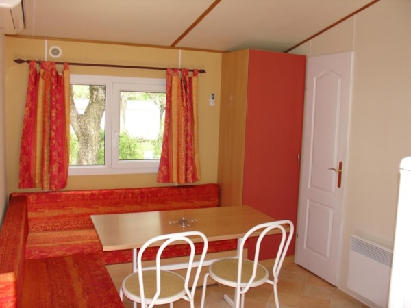 Mobile home COSY-CLIM 2 bedrooms (air conditioning - TV - terrace 12m² - surface 28m²) 1/5 Ppl. - Camping LES 2 VALLÉES