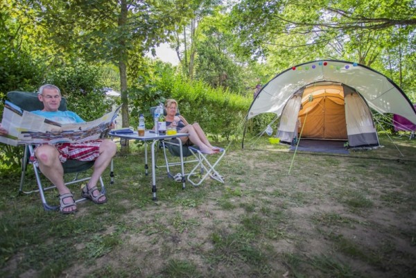 Pitch Nature (tent, caravan or campervan - average surface 100m²) 1/6 Ppl. - Camping LES 2 VALLÉES