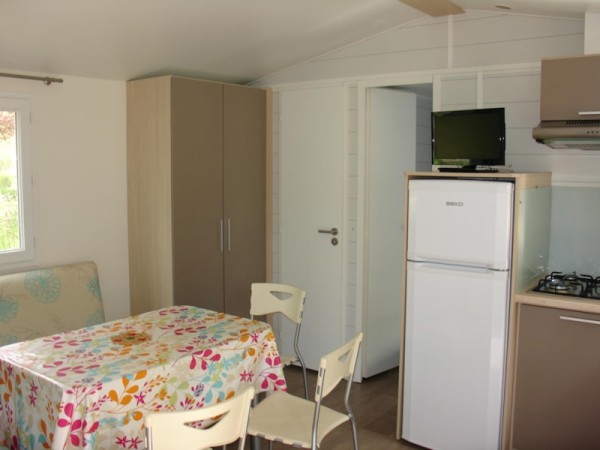 Mobile home COSY 2 bedrooms (TV - terrace 12m² - surface 28m²) 1/5 Ppl. - Camping LES 2 VALLÉES