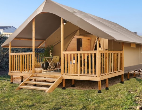2 Bedroom Safari Tent + Privilege Package 7/10 Ppl. - Camping Les Jardins du Morbihan
