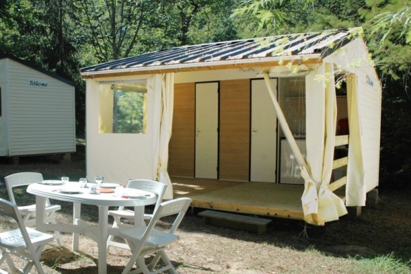 Canvas bungalow TITHOME 21m² / 2 bedrooms (without toilet blocks) 4 Ppl. - Camping Ushuaïa Villages les Pialades