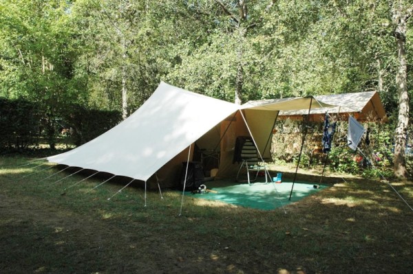 Forfait Comfort : Pitch + 1 car + tent , caravan or camping-car + electricity 2/6 Ppl. - Camping Ushuaïa Villages les Pialades