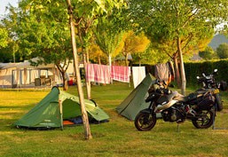 OFFRE SPÉCIALE MOTARDS 1/2 Pers. - Camping de Thoissey - Val de Saône