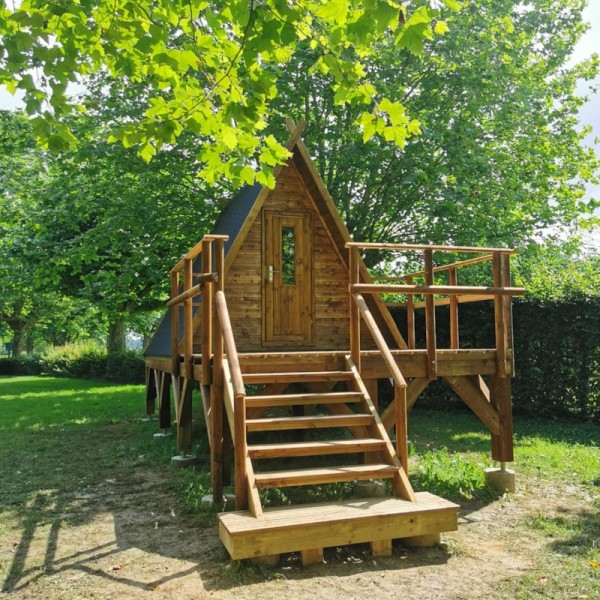 Cabane en bois avec terrasse (2 adultes + 1 enfant) 2/3 Pers. - Camping de Thoissey - Val de Saône