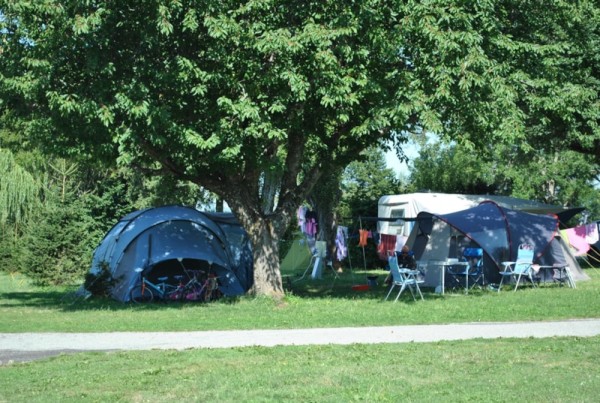 Pitch  , car + tent or caravan 1/6 Ppl. - Camping Les Auches
