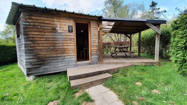 Wooden hut  CONFORT  25 m² (2 bedrooms) + sheltered terrace + TV - without toilet blocks 4 Ppl. - Camping Les Vernières
