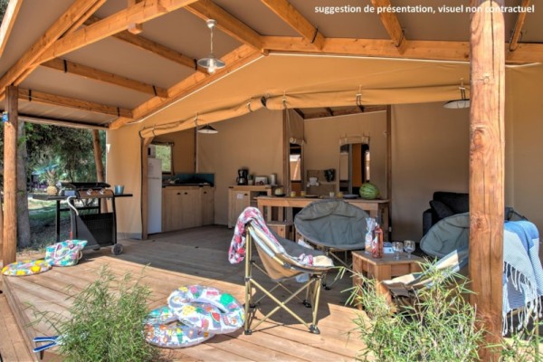 Cabin Cotton Toilée CONFORT 32m² (2 bedrooms) + sheltered terrace 11m² + TV 5 Ppl. - Flower Camping Le Conleau