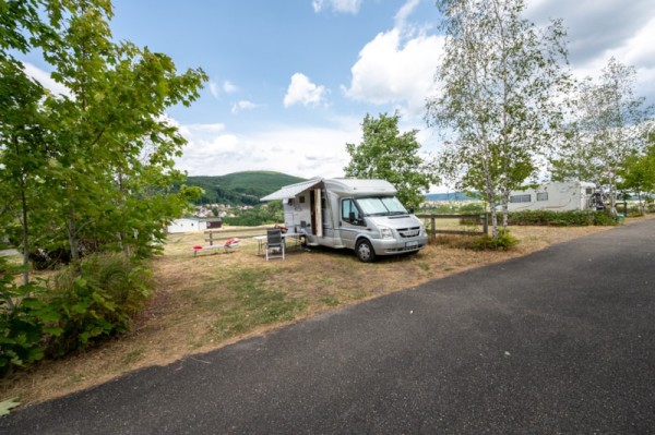 Forfait Curistes (emplacement + 1 voiture + 1 caravane ou un camping-car) avec électricité 2/6 Pers. - Camping Seasonova Les Vosges du Nord