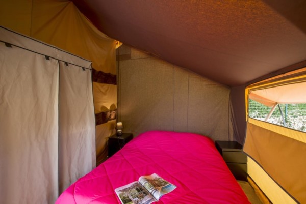 NATURA tent 25m² - 2 bedrooms - Half-covered terrace / without toilet blocks (3 years old) 5 Ppl. - Camping Les Albères