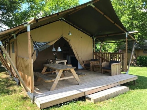 Tente lodge safari - 2 chambres  (sans sanitaires) (1 lit 160 et 3 lits 90) 1/5 Pers. - Camping Le Mondou