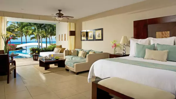 Secrets Aura Cozumel