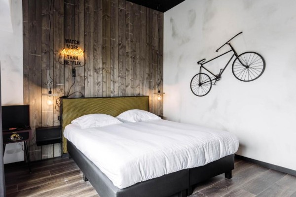 Upstairs Hotel Ostende