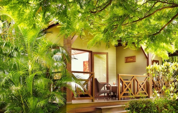 Tropical Bungalow - Iloha Seaview Hotel