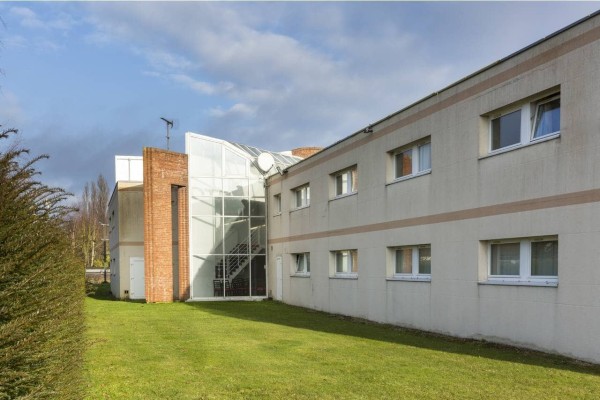 INITIAL BY BALLADINS BETHUNE