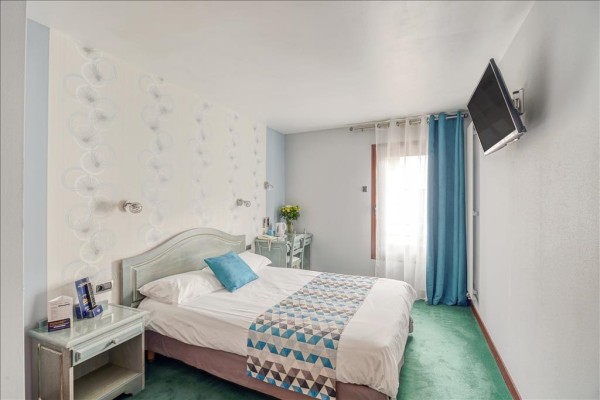 Double room - Standard with bath - Contact Hôtel des Deux Moulins